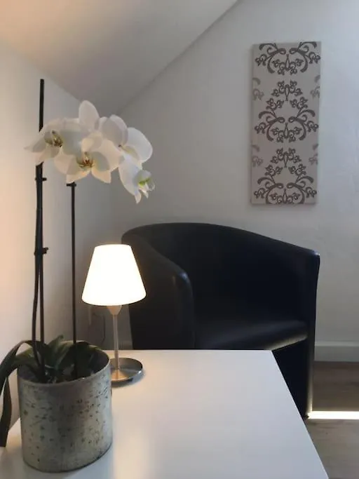 公寓 Ferienwohnung Weinbergsblick Optimale Stadtnaehe 奥森富尔特 德国